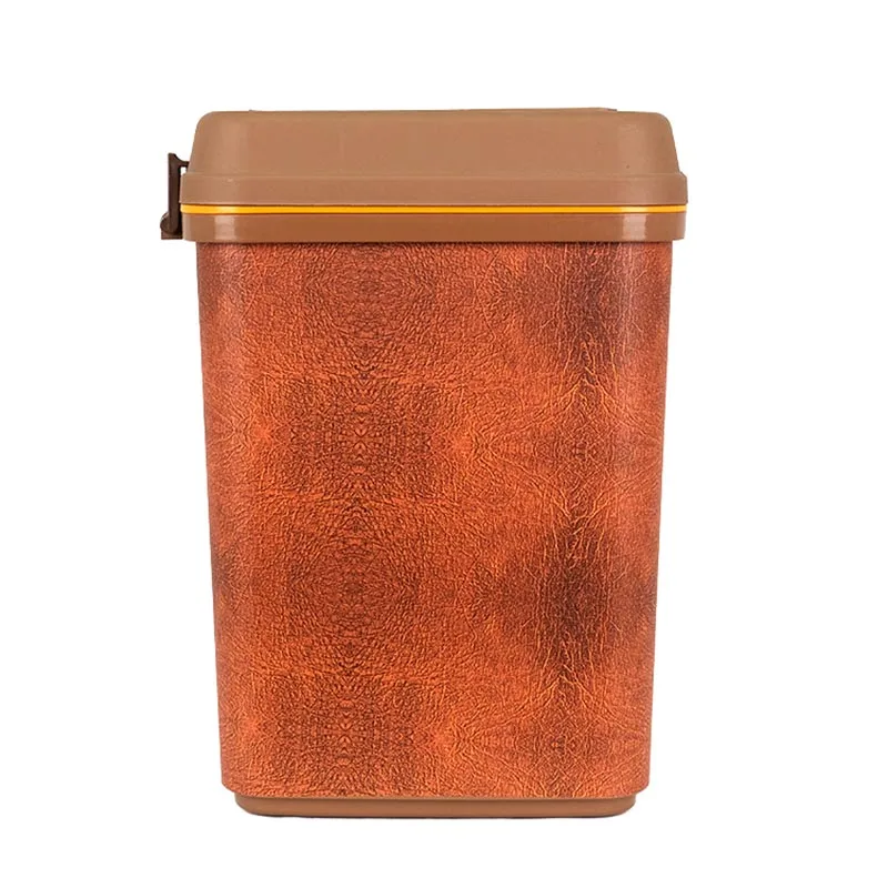 صب حقن سلة المهملات في ملصق القالب